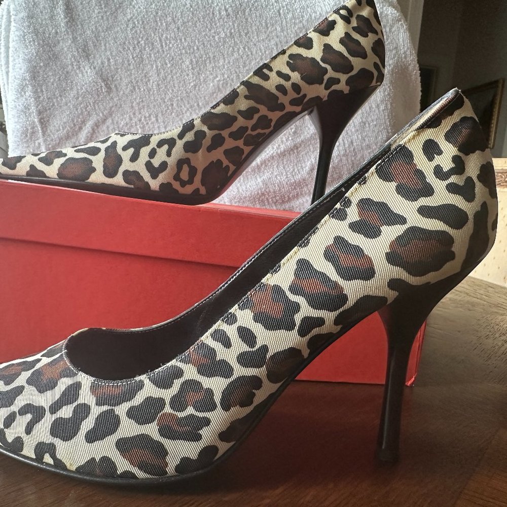 Chisenefrega White Leapard shoes